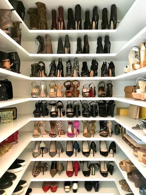 Vicente Wolf, Organiser Son Dressing, Accessories Closet, Tidy Bedroom, Maximize Closet Space, Smart Closet, Organizational Design, Walking Closet, Tiny Closet