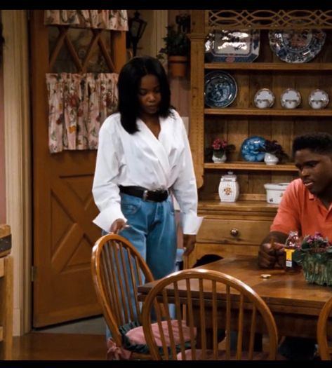 Family Matters. I dont own the rights to this. I just adding her putfits from every episode. Atleast the ones i liked 😂 Laura Family Matters Outfits, Family Matters Outfits, Laura Winslow Outfits, Sitcom Outfits, Sitcom Fashion, 90s Fashion Black Women, Laura Winslow, 00’s Fashion, 90s 2000s Fashion