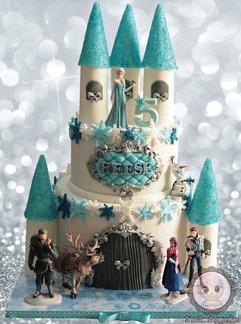 Torte Frozen, Frozen Castle Cake, Kue Fondant, Fondant Girl, Pastel Frozen, Party Ideas For Girls, 4de Verjaardag, Elsa Cake, Frozen Castle