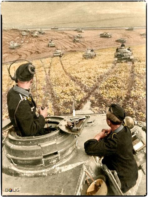 A Panzerkampfwagen IV F-1 of Panzer Regiment 24, Pz Div. 24 on the Russian Steppes in the Summer of 1942. Panzer Iii, Panzer Iv, German Soldiers Ww2, Wwii Photos, German History, Military Pictures, German Tanks, World Of Tanks, Tanks Military