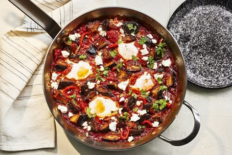 Eggplant Shakshuka Brunch Egg Dishes, Shakshuka Recipes, Egg Dish, Hearty Breakfast, Stuffed Sweet Peppers, How To Cook Eggs, Kitchen Recipes, Us Foods, Tomato Sauce