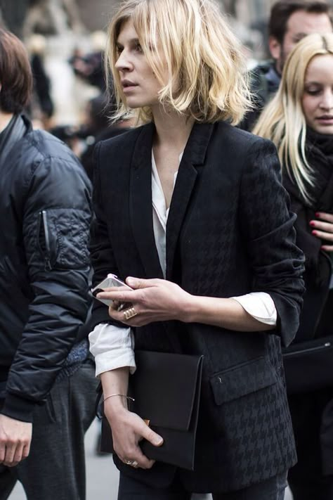 The Parisian Muse: Get some tips from Clemence Poesy • ADORENESS Clemence Poesy, Minimalist Moda, Style Parisienne, Paris Mode, Moda Chic, New Cut, Looks Street Style, Women Street, Alexa Chung