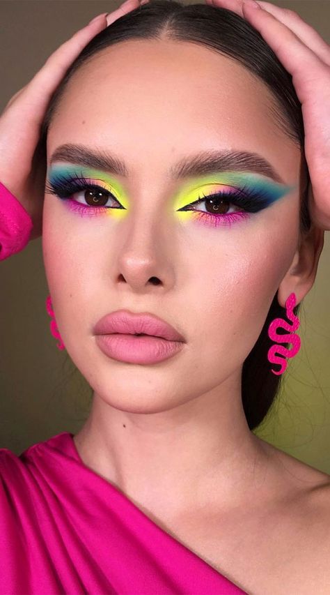 Unique Makeup Looks, Summer Makeup Ideas, Eye Bags Makeup, Daring Makeup, Summer Eyeshadow, Makeup Ojos, Vibrant Makeup, Neon Makeup, Eye Makeup Styles