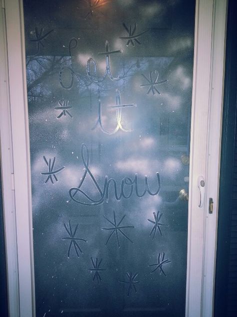 Spray snow, write what you want in it, let sit then hair spray. Spray Snow, Snow Spray, Wonderland Christmas, Decorations Bedroom, Lights Ideas, Fake Snow, Winter Wonderland Christmas, Christmas Decorations Bedroom, Hair Spray