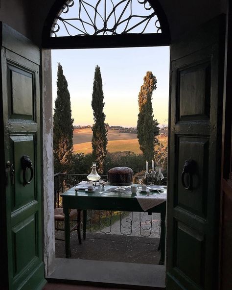 European Decor Style, Italian Table, Italy Holidays, A Prince, Europe Summer, December 22, Country Estate, Umbria, Green Aesthetic