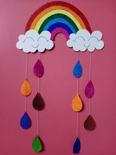 02.04.2020 - Windchime made by old greeting card, coloured by sketchpens, joined by thread..make your own rainbow cloudy and rain windchime. Nursery Class Decoration, Rainbow Crafts Preschool, Raindrop Baby Shower, Rainbow Umbrella, Rainbow Drawing, Weather Crafts, School Art Activities, Rainbow Mobile, Umbrella Decorations