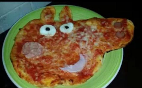 Cursed Peppa, Cursed Pizza, Pig Themed Party, Lakers Party, Themed Party Ideas, Pizza Shapes, Pizza Ideas, Food Games, Pig Food