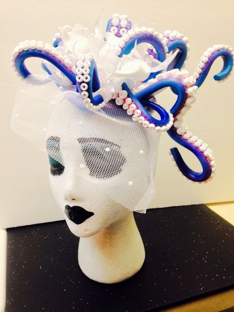 Bridal sea octopus fascinator by NK Cosplay on Etsy. Night Themed Dress, Octopus Fascinator, Ursula Costume Makeup, Octopus Outfit, Halloween Fright Night, Octopus Costume, Octopus Hat, Sea Costume, Ball Makeup