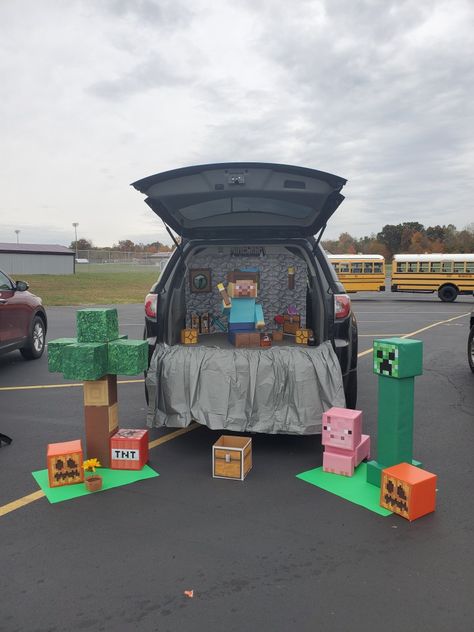 Trunk Or Treat Elementary School, Minecraft Trunk Or Treat Ideas, Minecraft Trunk Or Treat Ideas For Cars, Trunk Or Treat Minecraft, Minecraft Trunk Or Treat, Trunk Or Treat Ideas For Van, Minecraft Halloween Ideas, Trunk Or Treat Kits, Halloween Car Decorations