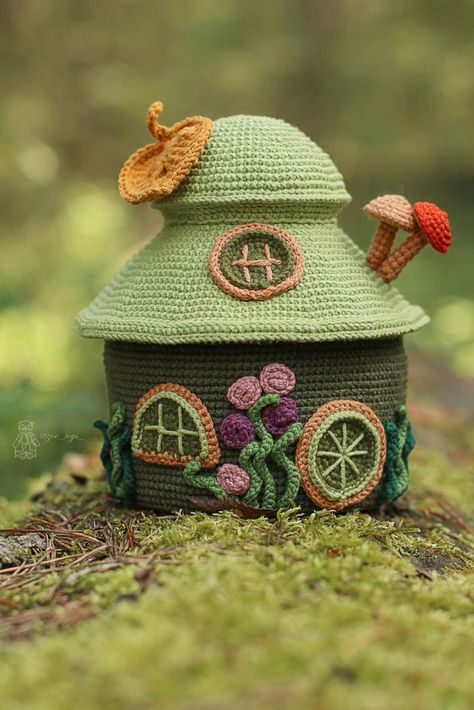 Crochet Fairy House, Christmas Crochet Patterns Free, Crochet Fairy, Crochet Mushroom, New Toy, Christmas Crochet Patterns, Post Instagram, Christmas Fairy, Forest House