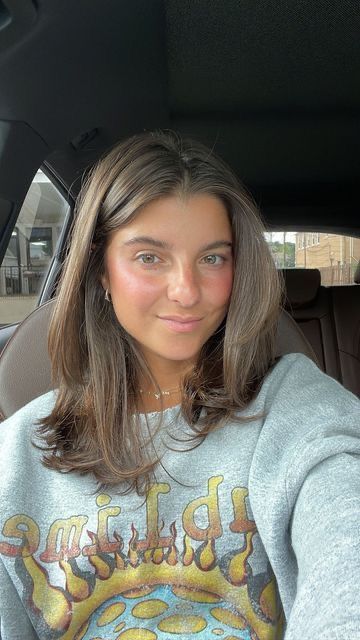 Viviane Audi Haircut, Short Hair Women Brunette, Viviane Audi Hair, Mom Chop Hair, Viviane Audi, Collarbone Length Hair, Brunette Hair Cuts, Brown Hair Inspo, Layered Haircuts For Medium Hair