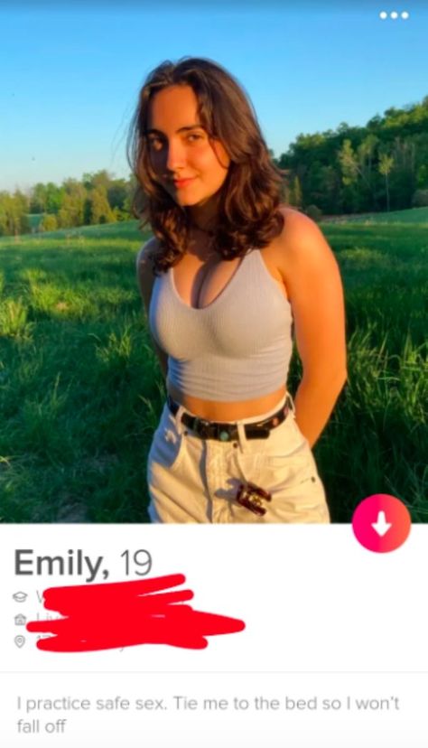 Funny Tinder Profiles, Free Local Dating, Hinge Dating, Tinder Girls, Free Dating Websites, Tinder Profiles, Dating Application, Boyfriend Top, Tinder Profile