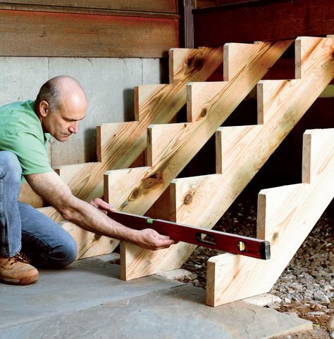 How to Build Stairs - Stairs Design & Plans Build Wooden Steps, Build Stairs, Pallet Deck Diy, Deck Building Plans, Pallet Deck, Deck Diy, Stairs Stringer, Laying Decking, Diy Staircase