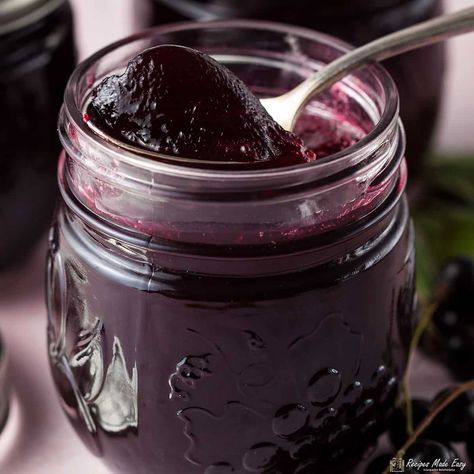 Quick and easy blackcurrant jelly Blackcurrant Recipes, Black Currant Recipes, Blackcurrant Jelly, Currant Recipes, Pantry Cooking, Currant Jelly, Jelly Recipe, Clam Recipes, Bread Toast