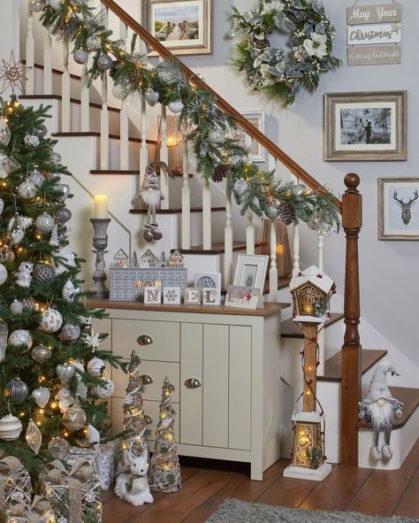 6,493 Likes, 118 Comments - The Range (@therangeuk) on Instagram: “🎄 Are you putting your Christmas decorations up today? If you haven't got enough or want to really…” Christmas Banister, Christmas Foyer, Christmas Staircase Decor, Nordic Winter, Christmas Staircase, Staircase Decor, Christmas Accents, Themed Decorations, Scandi Christmas