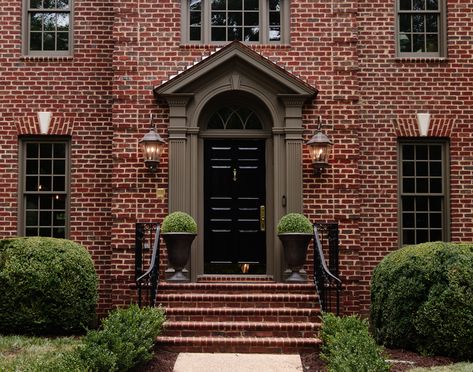 Back in Black: The Front Door Color That Just Works - Chris Loves Julia Colonial Laundry Room, Colonial Front Door, Front Door Color, In-law Apartment, Custom Range Hood, Modern Colonial, Brick Arch, Deck Paint, Chris Loves Julia