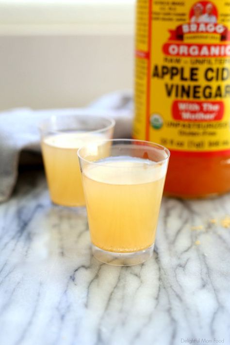 Apple Cider Vinegar Shots (ACV Shots) - Delightful Mom Food Acv Shots, Apple Cider Vinegar Shots, Vinegar Drinks, Apple Benefits, Apple Cider Vinegar Drink, Wellness Shots, Organic Apple Cider, Cold Sores Remedies, Natural Cold Remedies