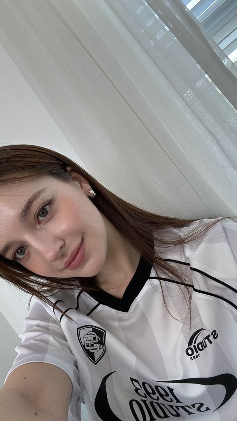 Angelina Danilova, Soft Makeup Looks, Nancy Momoland, Pose Fotografi, Creative Profile Picture, Makeup Looks Tutorial, Girl Inspiration, Tan Skin, Casual Style Outfits