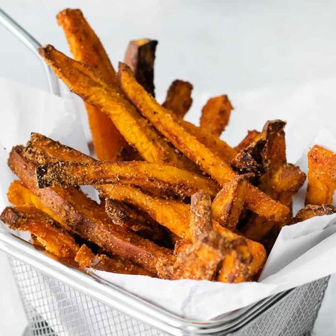 Air Fryer Sweet Potato Fries Homemade Sweet Potato Fries Air Fryer, Potato Fries Air Fryer, Sweet Potato Fries Air Fryer, Fries Air Fryer, Homemade Sweet Potato Fries, Air Fryer Sweet Potato Fries, Making Sweet Potato Fries, Sweet Potato Recipes Fries, Large Air Fryer