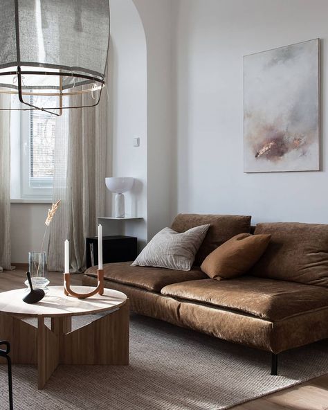 BEMZ on Instagram: “We love @the.aesthetic.eye 's stunning living room - how the calming palette accentuates the room's natural light and organic shape | Seen…” Söderhamn Sofa, Aesthetic Eye, Cosy Decor, Cosy Apartment, Brown Couch, Style Deco, White Furniture, A Living Room, Designers Guild