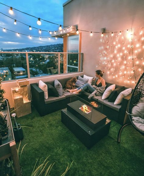 Rooftop Patio Decorating Ideas, Rooftop Balcony Design, Terrace Design Balcony Small Spaces, Dream Balcony Terraces, Small Rooftop Design Ideas, Small House Rooftop Ideas, House Rooftop Ideas Terraces, Roof Decoration Ideas Rooftop, Rooftop Room Ideas