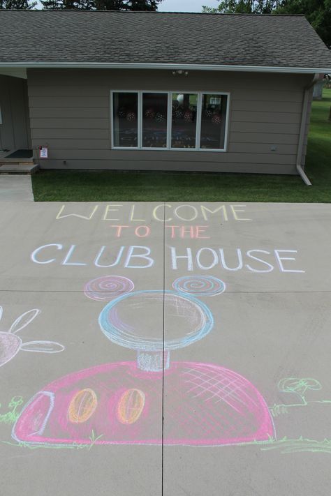 The chalk art welcoming people to the Minnie Mouse party! Minnie Mouse Chalk Art, Minnie Mouse Birthday Party, Mouse Party, Mouse Birthday, Party People, Minnie Mouse Party, Art Birthday, Minnie Mouse Birthday, Chalk Art