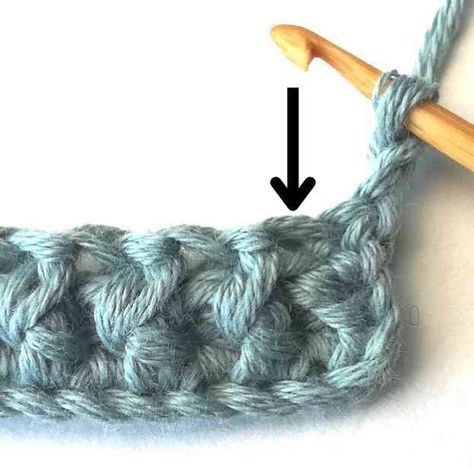 The arruga stitch - Nordic Hook - Free crochet tutorial Crochet Spiral Stitch, Softest Crochet Stitch, Holland Designs Crochet, Easy Unique Crochet Stitches, Alpine Stitch Crochet, Textured Crochet Stitches, Crochet Stitches Round, Nordic Crochet, Crochet Patterns Blanket