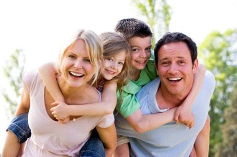 How to improve your family's quality time Image Couple, A Group Of People, Better Parent, Group Of People, Parenting Styles, Memes Humor, Humor Memes, Happy Family, Family Pictures