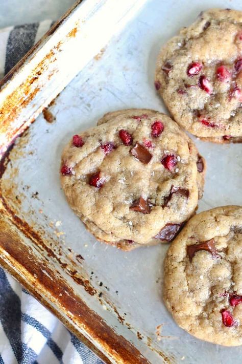 Pomegranate Cookies, Oil Chocolate Chip Cookies, Pomegranate Dessert, Coconut Oil Chocolate Chip Cookies, Holidays Treats, Charlie Bucket, Coconut Oil Chocolate, Pomegranate Recipes, Brown Sugar Cookies