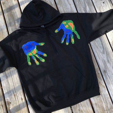 Hand Painted Hoodie Ideas, Painted Zip Up Hoodie, Painted Custom Hoodie, Clowncore Sweatshirts & Hoodies, Hand-dyed Cotton Hooded Hoodie, Painted Jacket, Diy Yarn Crafts, Male Hands, Yarn Diy