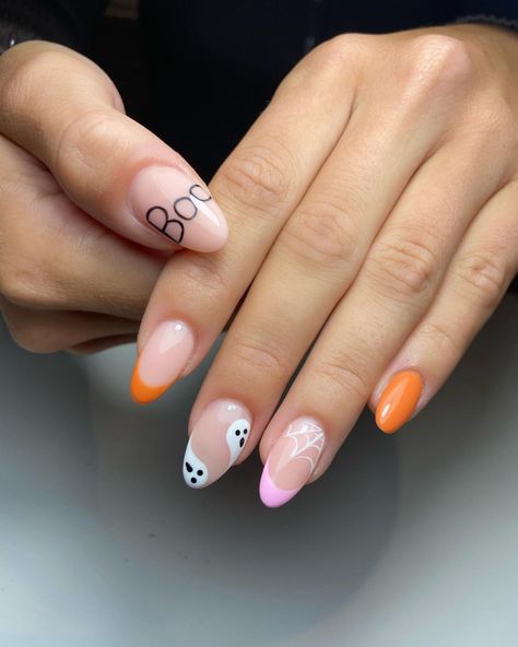 Nails Short Cute Simple, Cute Nail Ideas Halloween, Cute Subtle Halloween Nails, Gel Nail Halloween Designs, Halloween Nails Pink And Orange, Gel X Nails Halloween, Orange And Pink Halloween Nails, Halloween Themed Nails Short, Almond October Nails