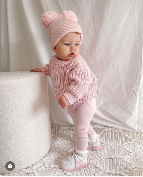 Coquette Toddler Outfits, Girls Winter Outfits, Kids Accessories Fashion, Baby Girl Clothes Winter, Newborn Baby Tips, Knit Two Piece Set, Winter Baby Clothes, Baby Ootd, Baby L