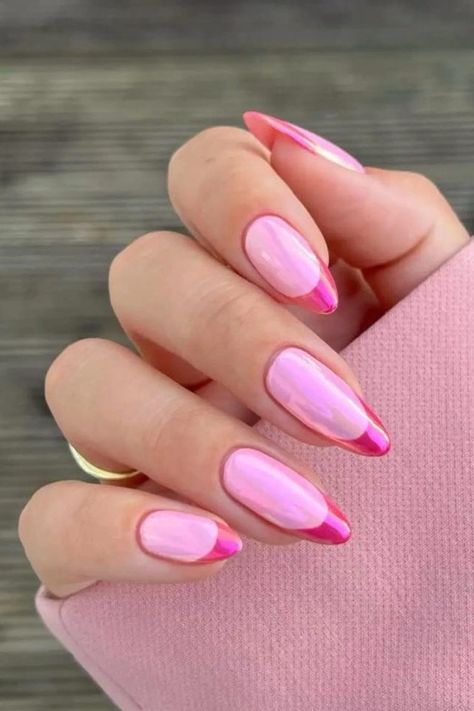 Fall in love with these pink French tip nail designs that add a touch of elegance to your Valentine's look, and discover many more ideas in our blog post! Pink Nail Sets, Ballerina Nails Designs, Pink Chrome Nails, Cute Pink Nails, Minimalist Nail, French Tip Nail Designs, Light Pink Nails, Nagel Tips, Nail Sets