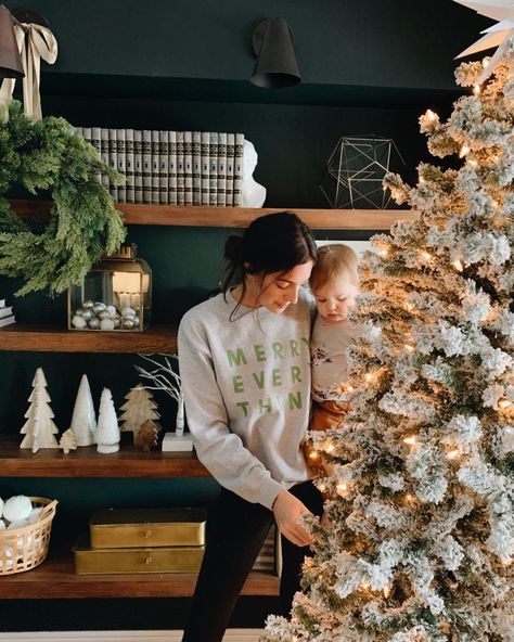 Christmas Around Our Home 2018 - Chris Loves Julia Chris Loves Julia Christmas, Dining Room Christmas Decor, Sweet Home Design, Young House, Young House Love, Chris Loves Julia, Christmas Decor Inspiration, Christmas Decorations Living Room, Festive Holiday Decor