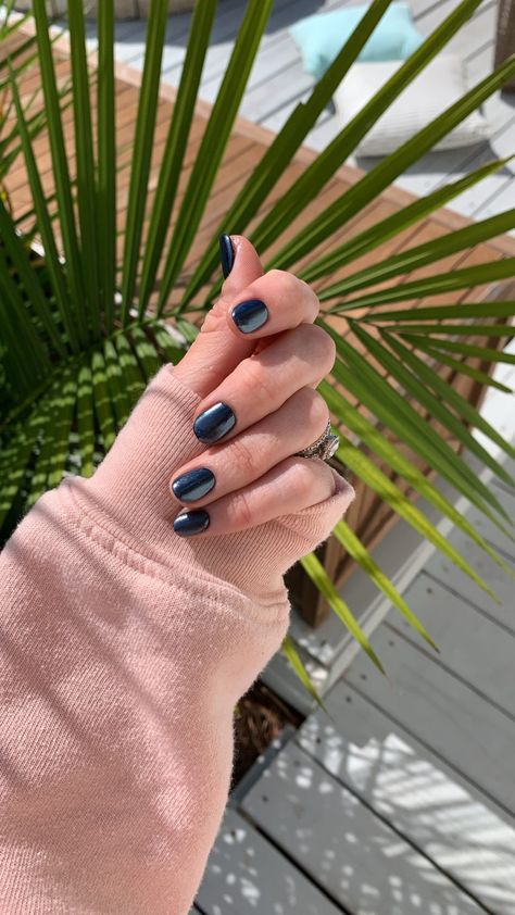 Silver Chrome Dip Nails, Gray Dip Nails Powder, Dark Chrome Nails Short, Short Black Chrome Nails, Black Dip Powder Nails, Black Nails With Chrome Powder, Dark Grey Dip Powder Nails, Dark Grey Dip Nails, Gunmetal Nails