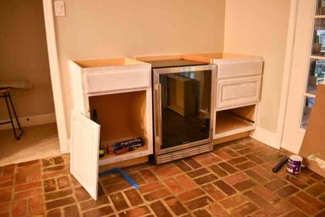 How to Build a DIY Dry Bar - House On Longwood Lane Basement Dry Bar, Diy Built In Bar, Basement Dry Bar Ideas, Diy Dry Bar, Dry Bar Ideas, Bar House, Bar Nook, Home Bar Rooms, Diy Home Bar