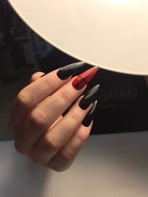 Easy Halloween Nail Art, Halloween Nail Art Tutorial, Halloween Nail Art Ideas, Spooky Nails, Halloween Nails Easy, Witchy Nails, Black Acrylic Nails, Punk Nails, Gothic Nails