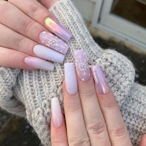 Lilac Nails Design, Nail Noel, Winter Nails Acrylic, Christmas Gel Nails, Colored Acrylic Nails, Nails Winter, Christmas Nails Acrylic, Art Nails, Xmas Nails