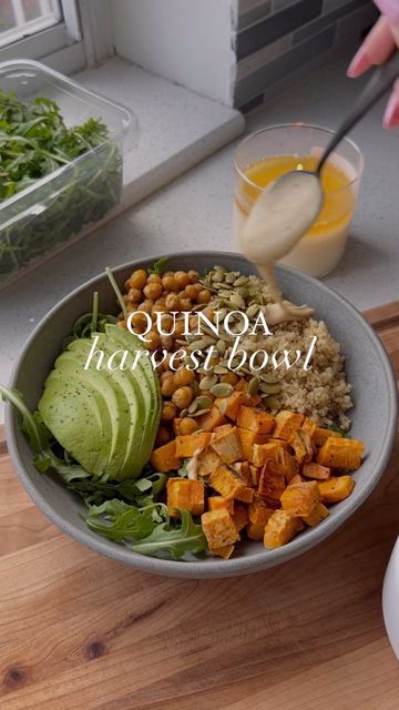 Harvest Bowl, Resep Smoothie, Plats Healthy, Healthy Bowls Recipes, Harvest Salad, Healthy Bowls, Vegan Dinner Recipes, Healthy Salad Recipes, Healthy Meal Prep