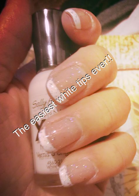 How to paint white tips on your nails! Tips On Nails, Pink Gel Nails Designs, Nail Designs Hot Pink, Rose Gold Nails Glitter, French Tip Gel Nails, Pink Nail Art Designs, White Tip Nails, White Manicure, White Tips