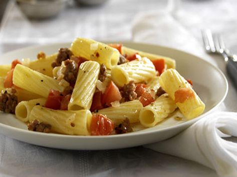 Looking for an authentic Italian recipe? Try Barilla's step-by-step recipe for Barilla® Rigatoni Naples-style for a delicious meal! Different Pastas, Barilla Recipes, Sausage Rigatoni, Barilla Pasta, Italian Sausage Pasta, Rigatoni Pasta, Italian Recipe, Pasta Pasta, Italian Recipes Authentic