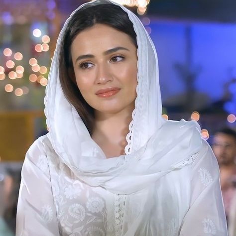 Dupatta On Head, Veiled Beauty, Quotes Girly, Attract Wealth And Prosperity, Veiled Girl, High Way, Bhavana Actress, Sana Javed, Khuda Aur Mohabbat