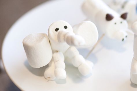 Cute ideas for marshmallows Elephant Snacks Preschool, Elephant Snacks For Kids, Elephant Themed Food, Elephant Food Ideas, Elephant Party Food, Animal Marshmallows, Elephant Snacks, Marshmallow Animals, Rain Images