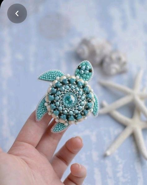 Beaded Turtle, Brooch Embroidery, Turtle Brooch, Motifs Perler, Bead Embroidery Tutorial, Turquoise And Purple, Bead Embroidery Jewelry, Beaded Crafts, Seashell Crafts