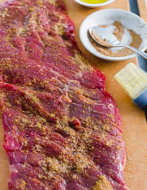 Incredibly tender and juicy skirt steak is cooked in the air fryer in just minutes. This easy and simple recipe is perfect when you don't feel like grilling! Steak Recipes Air Fryer, Air Fryer Skirt Steak, Cooking Skirt Steak, Steak In The Air Fryer, Emeril Air Fryer, Ninja Combi, Skirt Steak Marinade, Balsamic Steak, Carne Asada Recipes