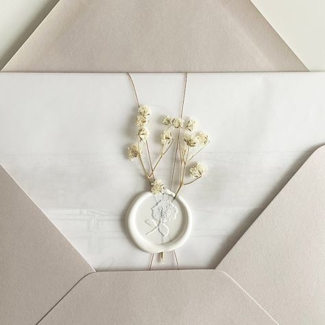 hydrangea wax seal in white, dried baby's breath, natural twine, champagne envelope and vellum overlay for a Cabo wedding. By Red Clay Paper #waxseals #driedflorals #flowers #weddingwaxseal #customwaxseals #hydrangea #babysbreath # #customwaxseal #stationerysuite #letterpressinvitations #fortheloveofpaper #modernweddinginvitation #bespokeinvitations #uniqueinvitations #modernweddinginvitations #minimalist #weddingpaper #luxury #fineart #wedding #paper #invitations #vellum #twine Wax Seal Wedding Invitations Flower, White Envelope With Wax Seal, Wedding Invitation Wax Seal Flower, Wedding Envelope Wax Seal, Wax Seal Dried Flowers, Invitation With Dried Flower, Wedding Invitations With Dried Flowers, White Wax Seal Wedding Invitations, Twine Wedding Invitation