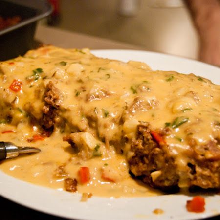 Paula Deen's Cheesy Meatloaf Meatloaf Sauce, Cheesy Meatloaf, Cheeseburger Meatloaf, Tartiflette Recipe, Paula Deen Recipes, Cheesy Sauce, Loaf Recipes, Paula Deen, Meatloaf Recipes