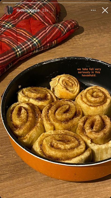 instagram story, fall, cinnamon rolls, baking Cinnamon Rolls Instagram Story, Baking Story Instagram, Baking Instagram Story, Fall Cinnamon Rolls, Rolls Baking, Mood 2024, Thanksgiving Cooking, Cinnamon Cookies, Homemade Apple Pies