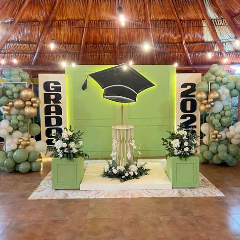 Stage Decor For Graduation, Graduation Stage Design, Grad Centerpiece Ideas, Graduation Backdrop Ideas, Backdrop Graduation, Graduation Boards, Promotion Decoration, Graduation Party Backdrops, Baby Shower Balloon Decorations