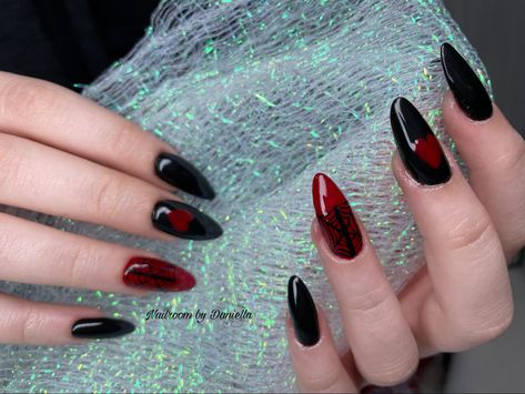 Almond Black And Red Nails, Monster High Nails Designs, Little Heart Nails, Black And Red Almond Nails, Heart Nails Aesthetic, Black Spiderweb Nails, Monster High Nails, Rocker Nails, Spiderweb Nails